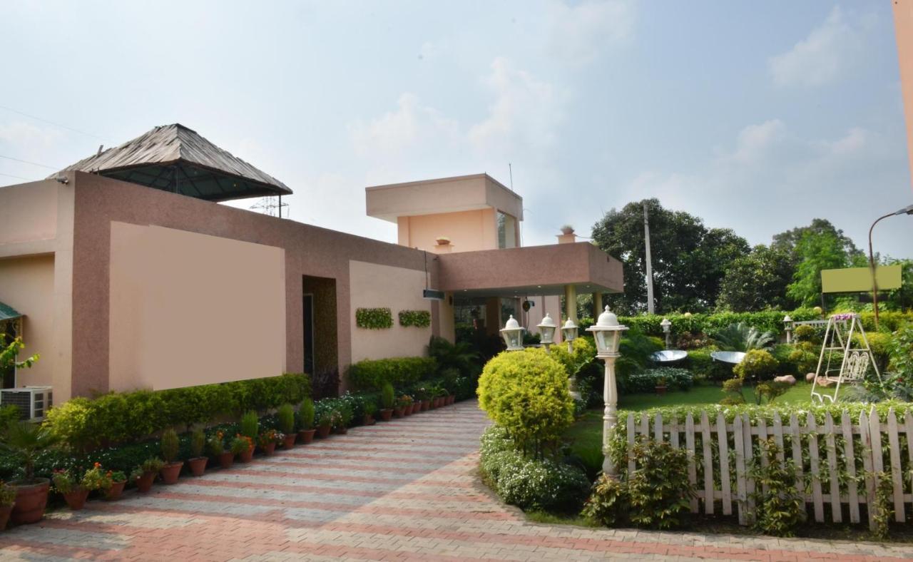 The Baghban Hotel & Resort, Baddi Exteriör bild